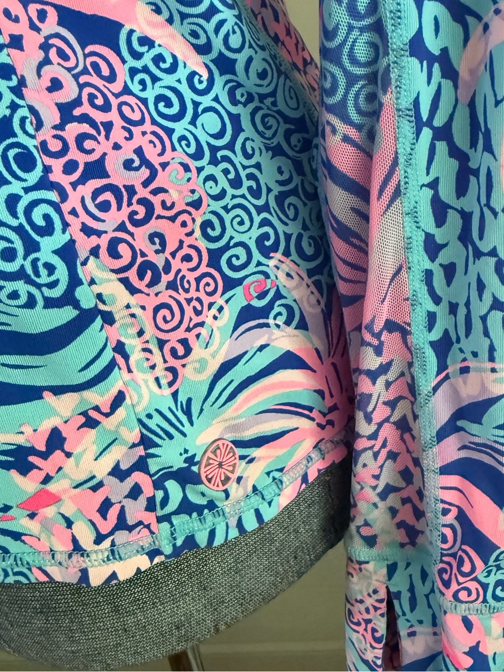 LILLY PULITZER Luxletic Marion Pullover in Borealis Blue Tropic XS - Picture 6 of 10